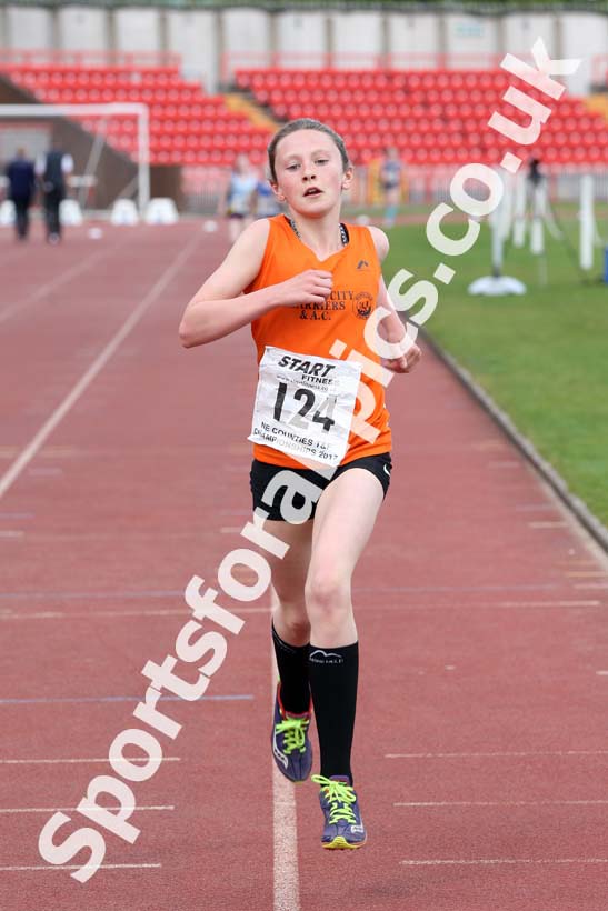 Girls under-13s 1500 metres, North Eastern Champs, Gateshead Stadium. Photo: David T. Hewitson/Sports for All Pics